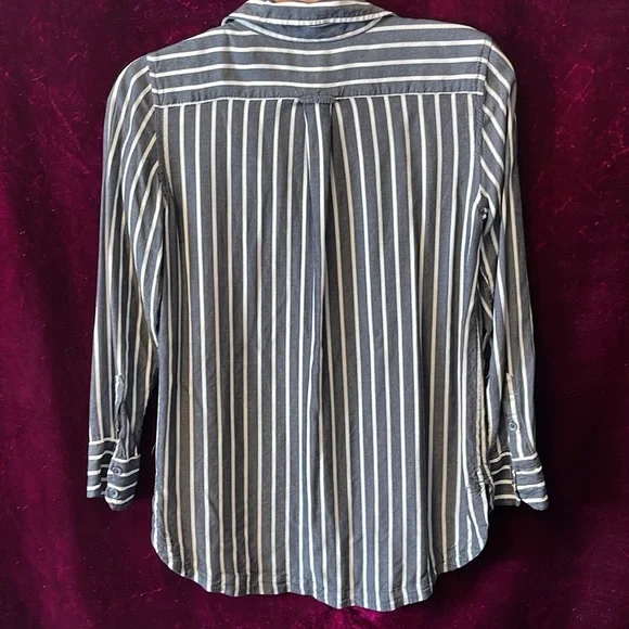 Banana Republic Grey and White Pinstripe Flowey / Soft / Wrinkle Free Button Up - Picture 3 of 4